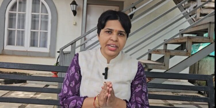 सरकारचे बहिणींचे संसार उद्ध्वस्त करणारे पाऊल: तृप्ती देसाई