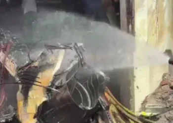 बांगलादेशमध्ये हवाई दलाचे विमान शाळेवर कोसळलं