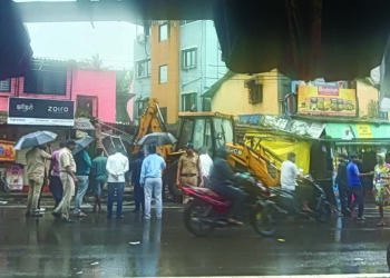 कडाव एसटी स्टँडवरील अतिक्रमण हटवले