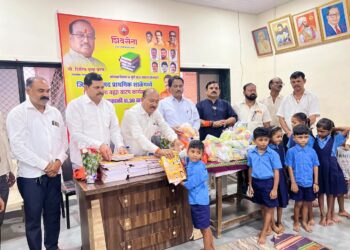 मराठा समाजाकडून विद्यार्थी, पालकांचा गुणगौरव