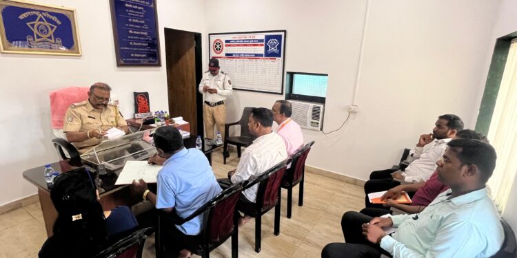 स्कूल व्हॅन चालकांसह मुख्याध्यापकांची बैठक