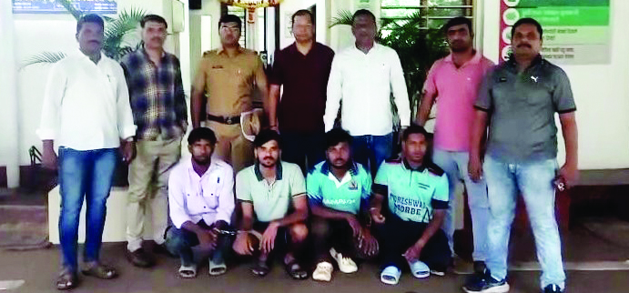 ट्रेलरमधून चोरी करणारी चौकडी गजाआड