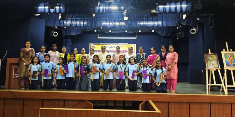 फडके विद्यालयातील विद्यार्थिनींना स्वरक्षणाचे धडे