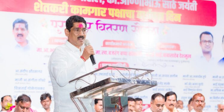 बीडमध्ये शेकापचा वर्धापन दिन उत्साहात