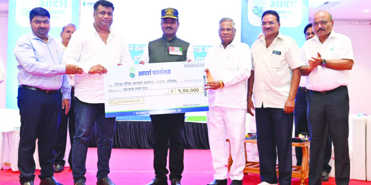 आदर्श पतसंस्थेची वार्षिक सभा संपन्न