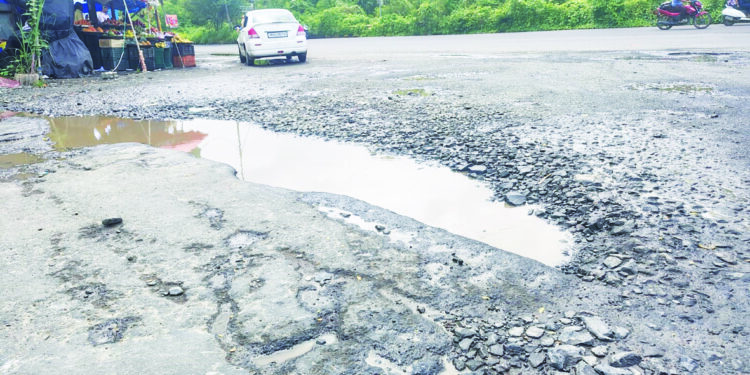 उरणकरांना प्रशासनाचा खड्ड्यांचा दणका