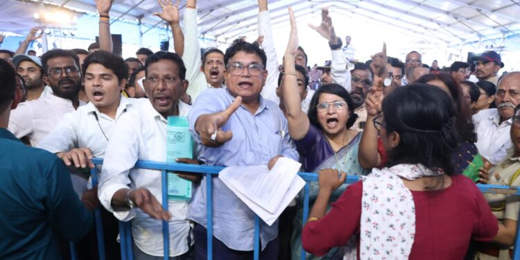 रोजगार, प्रदूषण, आरोग्य विषयांवर जेएसडब्ल्यूची जनसुनावणी गाजली