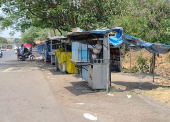 राज्यमार्गावरील अतिक्रमणांना नोटीसा