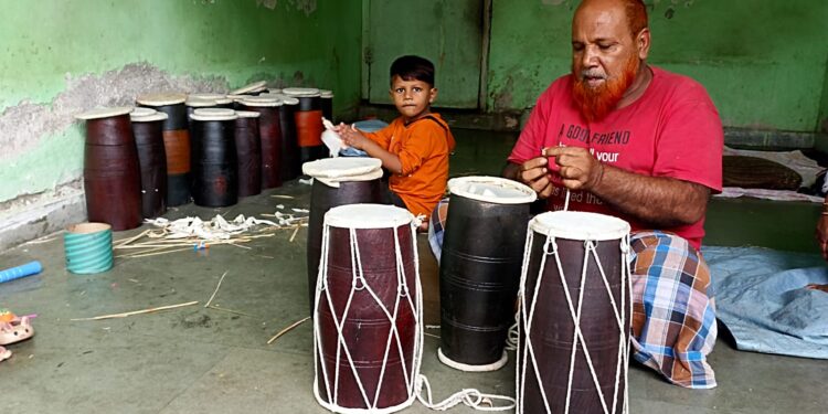 मुस्लिम बांधवांकडून आदर्श संस्कृतीचे दर्शन