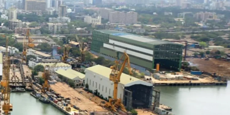 न्हावा बंदरात माझगाव डॉक