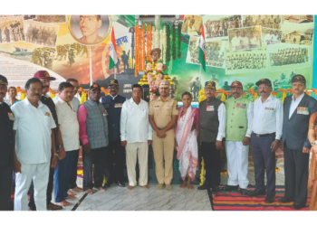 शहिद निलेश तुणतुणे यांना मानवंदना