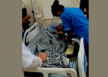 आषाणे धबधब्यावरून तरुण कोसळला