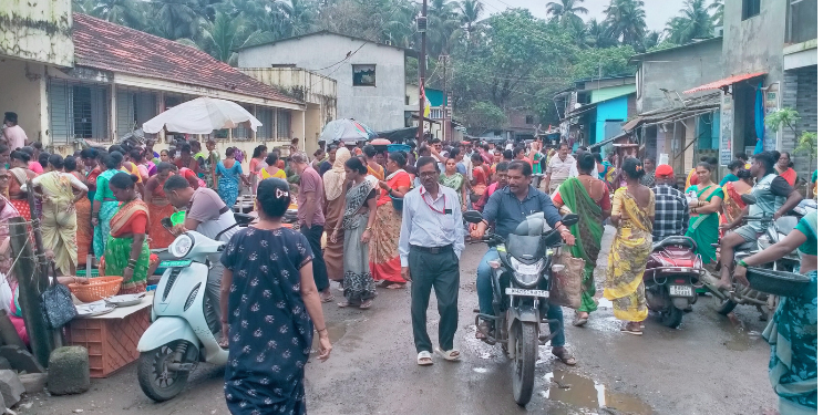 मुरुडचा मासळी बाजार रस्त्यावर