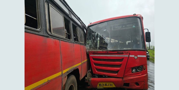 दोन एसटी बसची समोरासमोर धडक; चालकासह प्रवासी जखमी