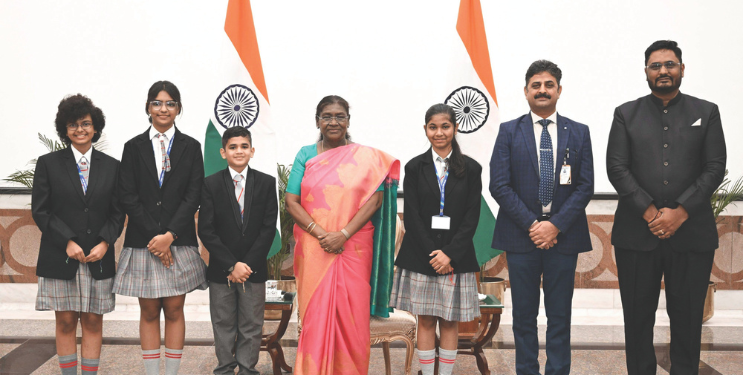जिंदाल स्कूलच्या विद्यार्थिनींचा राष्ट्रपती भवनात रक्षाबंधन साजरा