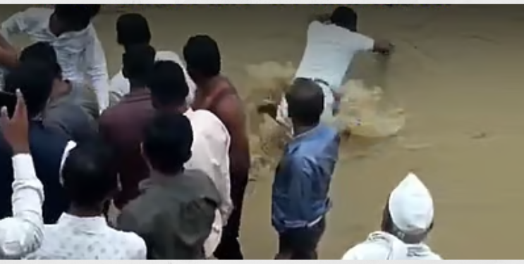 आंदोलनादरम्यान शेतकऱ्याने घेतली जलसमाधी