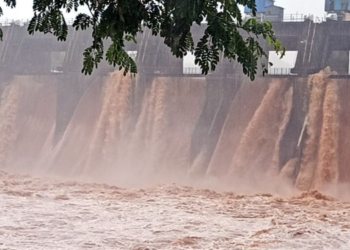 रानबाजिरे धरणाने गाठली धोक्याची पातळी
