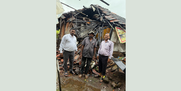 कर्जतमध्ये घरांच्या भिंती कोसळल्या