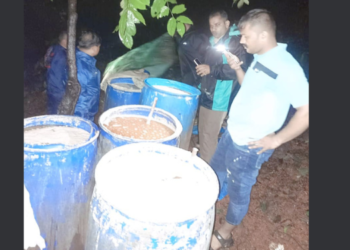 रोहा पोलिसांनी गावठी दारूचा अड्डा केला उद्ध्वस्त