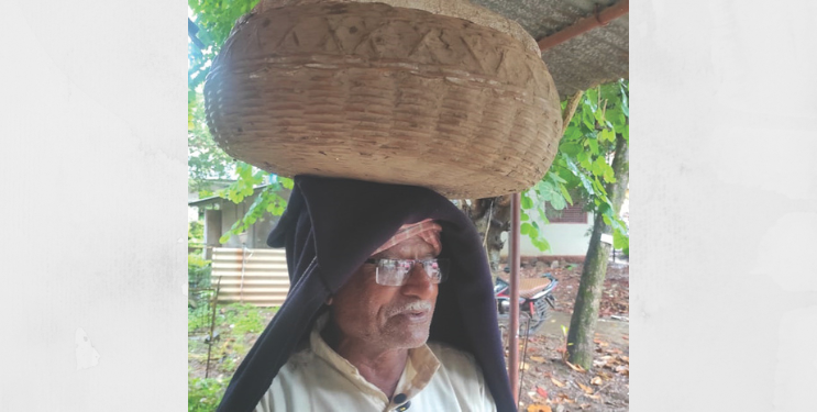 डोक्यावर टोपली घेऊन औषधाचा प्रसार