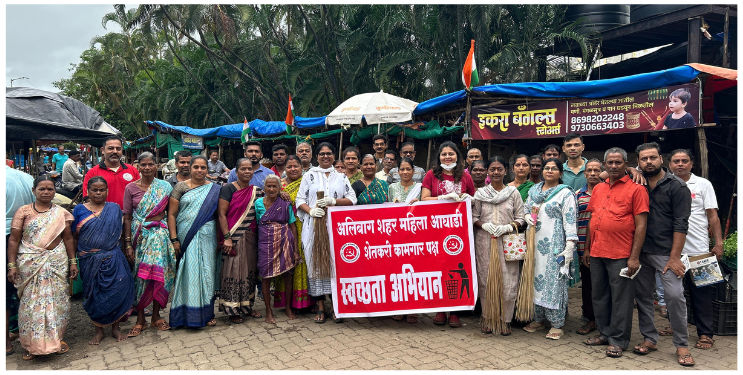 शेकापच्या वतीने शहराची स्वच्छता