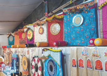 घरगुती मखरांना वाढती मागणी