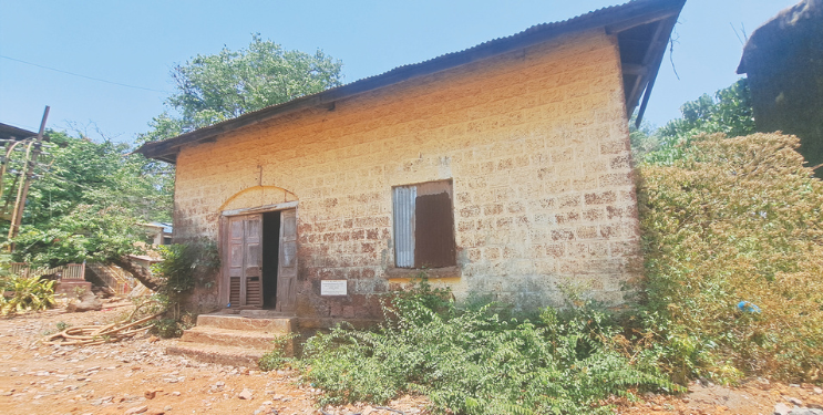 पॉवर स्टेशन इमारत बनली धोकादायक