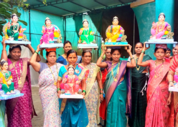 सोनपावलांनी आली गौराई..