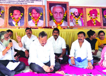 शिक्षक-शिक्षकेतर कर्मचाऱ्यांचे उपोषण स्थगित