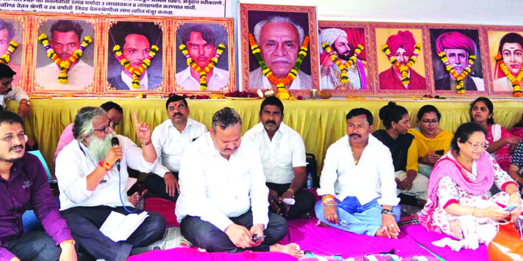 शिक्षक-शिक्षकेतर कर्मचाऱ्यांचे उपोषण स्थगित