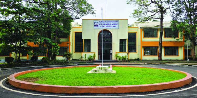 जेएनपीटी विद्यालयातील कर्मचाऱ्यांचा आक्रोश