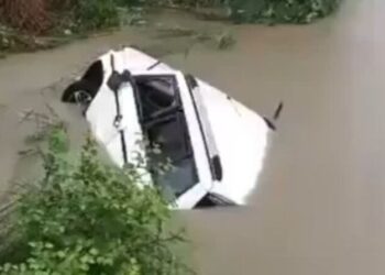 भाविकांची बोलेरो कालव्यात कोसळली