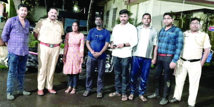 अंबा नदीत उडी घेणाऱ्या महिलेला वाचविले