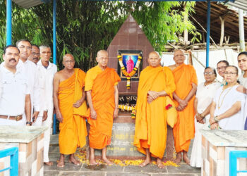 स्मृती स्मारकास श्रीलंकेतील बौद्ध भंतेजींची ऐतिहासिक भेट