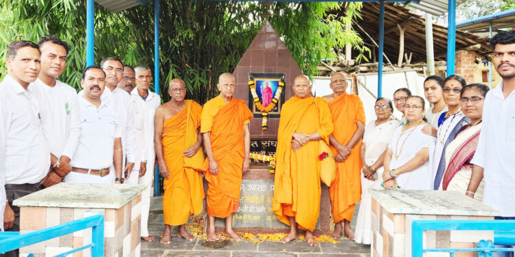 स्मृती स्मारकास श्रीलंकेतील बौद्ध भंतेजींची ऐतिहासिक भेट