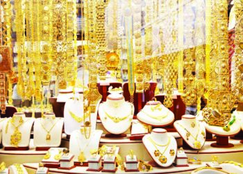 जाहिरातदारांकडून ‌‘सोनेरी’ धूळफेक