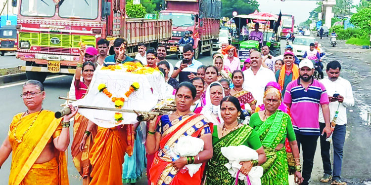 बफर झोनमधील क्रशरविरोधात लाँग मार्च