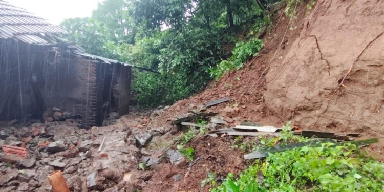 मिठेखारच्या ग्रामस्थांची सुरक्षा वाऱ्यावर