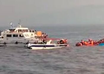 नेव्हीच्या बोटीची प्रवासी बोटीला धडक