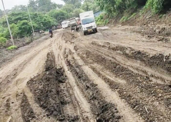 साळाव-तळेखार रस्ता चिखलात