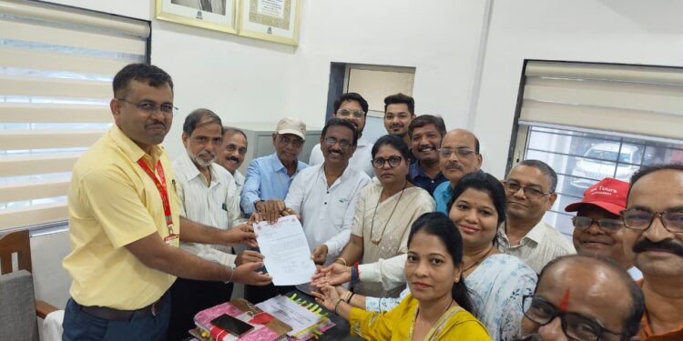 खड्डेमुक्तीसाठी शेकाप आक्रमक