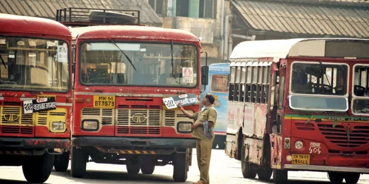 ऐन दिवाळीत एसटी महामंडळाचा संपावर जाण्याचा इशारा
