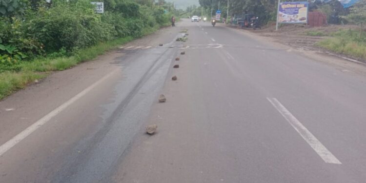 कुंडलिका नदीपात्रात घातक रसायन सोडून चालकाचे पलायन