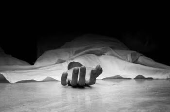 अधिकाऱ्यांच्या त्रासाला कंटाळून आत्महत्या