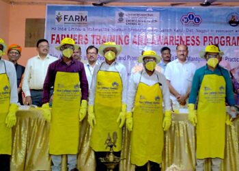 शेतकऱ्यांना कीड नियंत्रण व्यवस्थापनाविषयी मार्गदर्शन