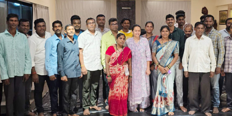 बोरघरच्या असंख्य कार्यकर्त्यांचा शेकापमध्ये प्रवेश