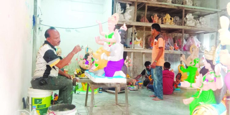 तरुणाईला लागले नवरात्रीचे वेध