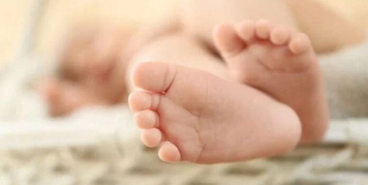 धक्कादायक! आईनेच घेतला चिमुकलीचा जीव