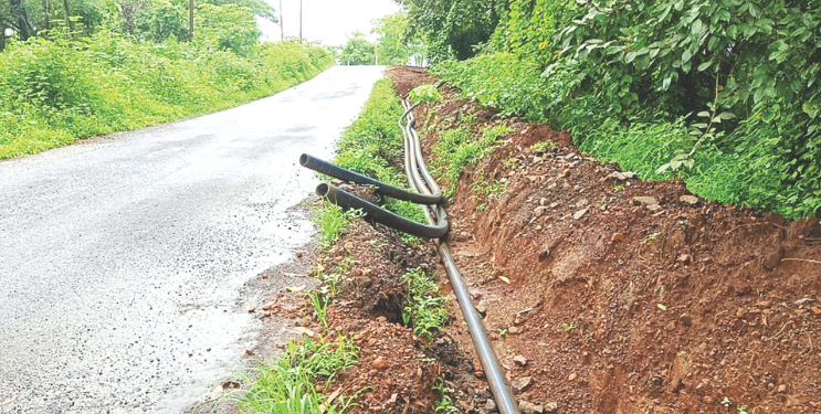 धनदांडग्यांसाठी नियम धुळीस