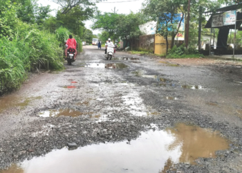 रस्ते दुरुस्तीचा दावा फेल